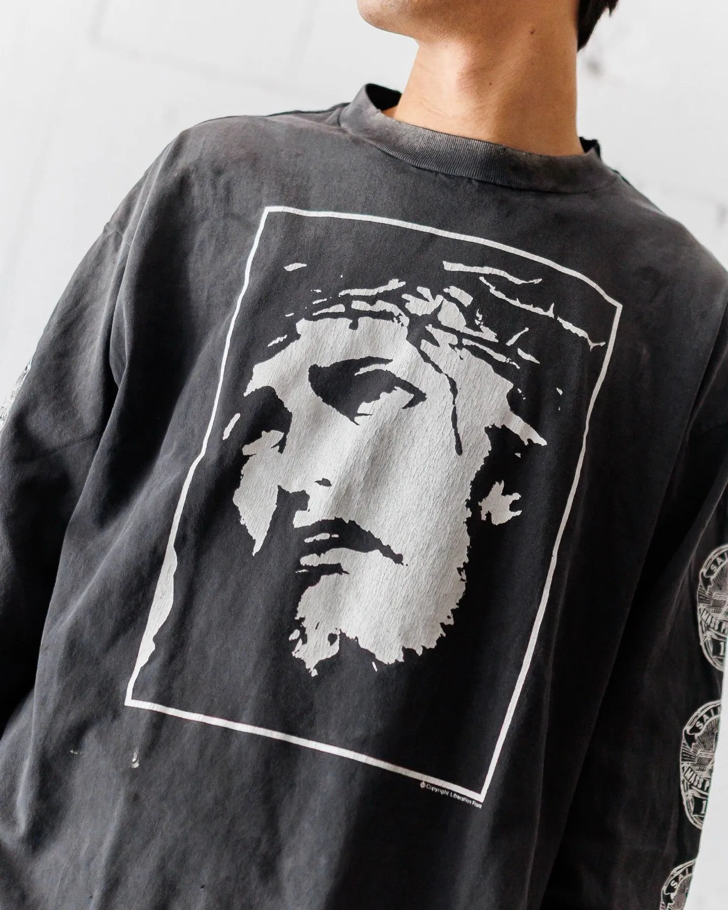 SAINT Mxxxxxx LOVE SAINT LS TEE/BLK LOVE SAINT Big Jesus washed and distressed long sleeves, washed black S-XL, cylindrical cloth Assute dyeing, heavy washing and water fading, pure hand-splashed ink holes, simulated natural fading and old effects, correct version, correct main mark/washed mark/angel anti-counterfeiting label, OEM by domestic top printing factory, top purchasing agent level